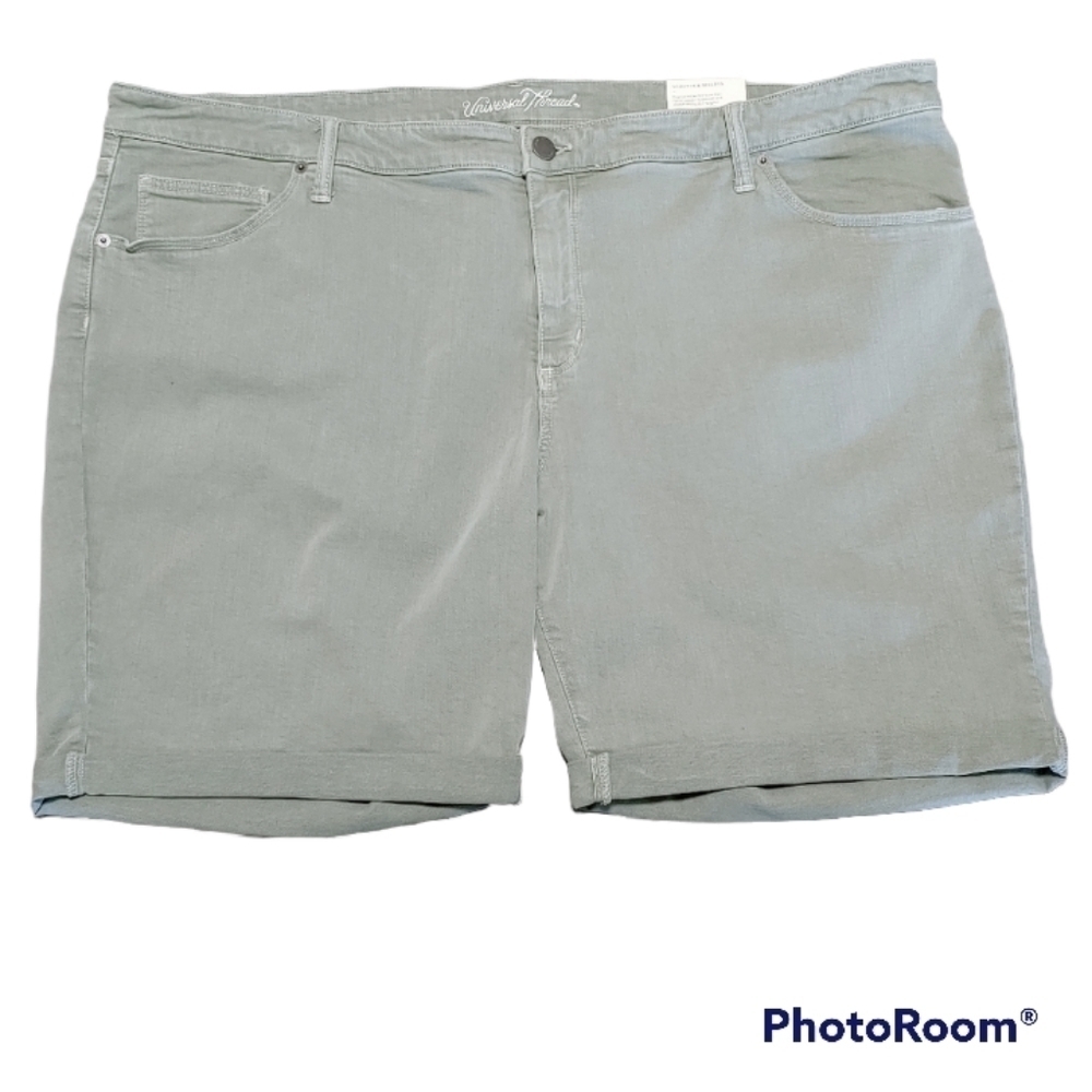 Universal Thread Bermuda Shorts Fitted Hip - NWT